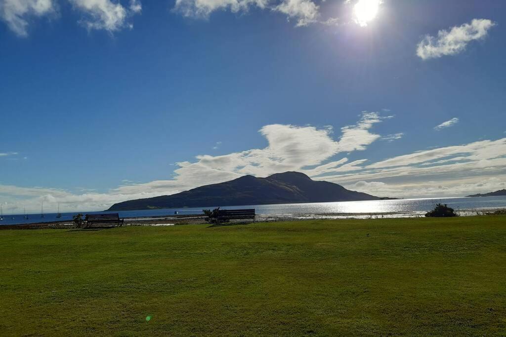 Cosy Cottage With Sea Views Close To Local Shops. Lamlash Bagian luar foto