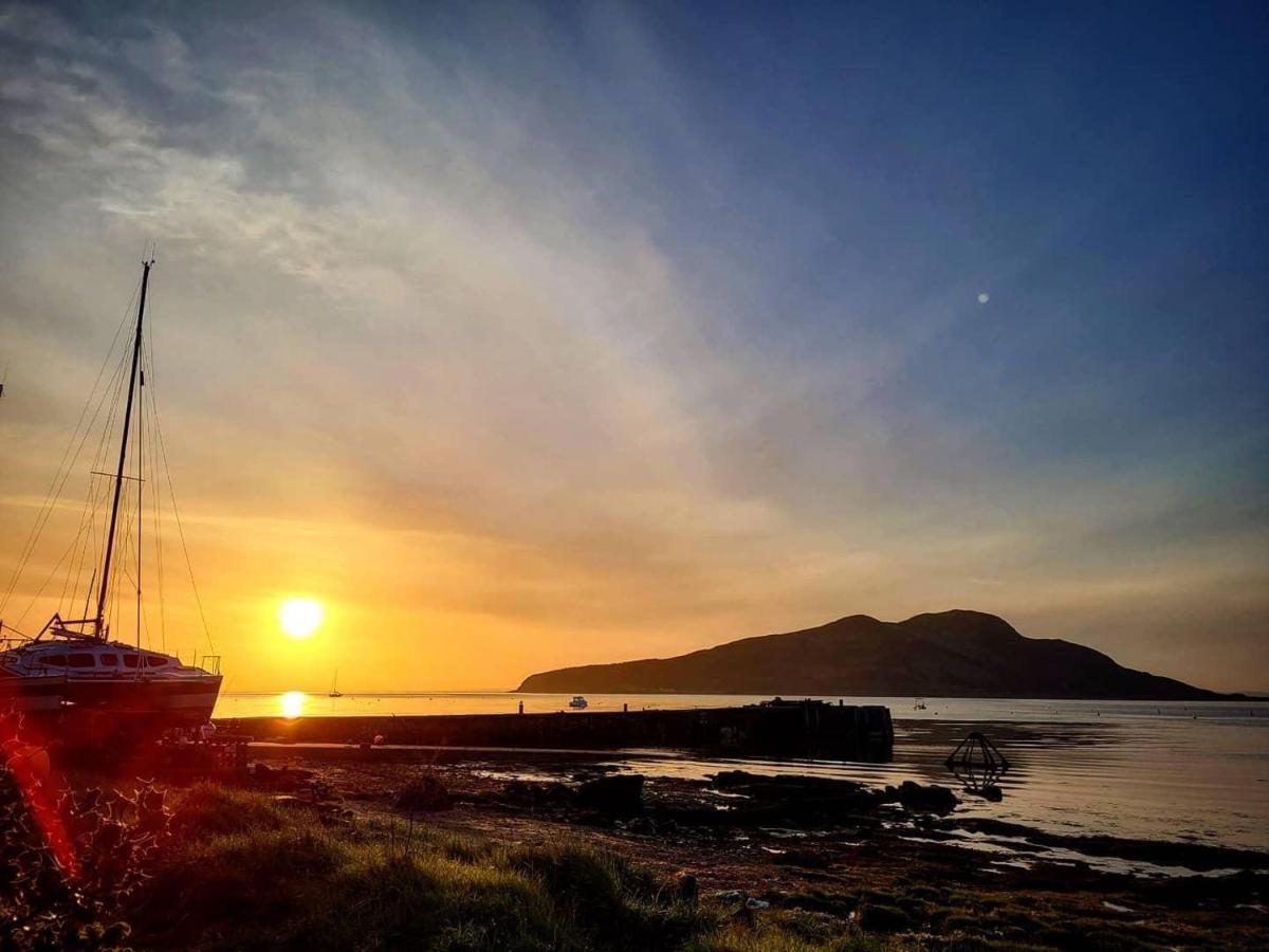 Cosy Cottage With Sea Views Close To Local Shops. Lamlash Bagian luar foto